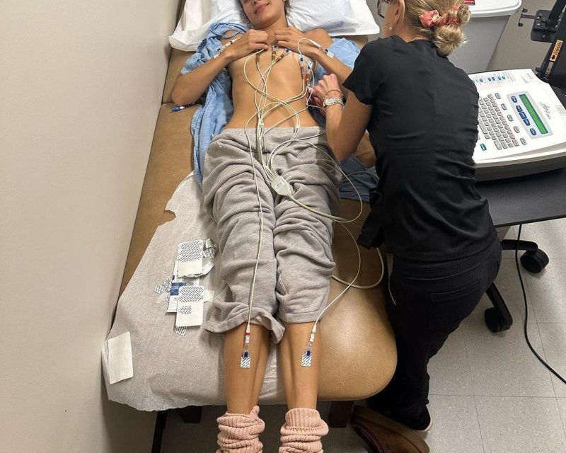 Bella Hadid completa cien días de tratamiento de la enfermedad de Lyme, causada por garrapatas