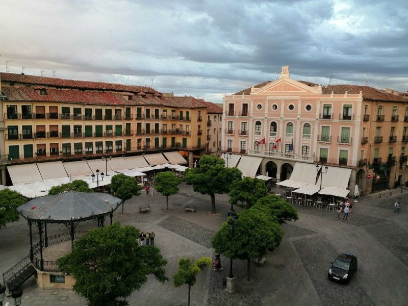 En Segovia: desde la Plaza del Azoguejo hasta la Plaza Mayor