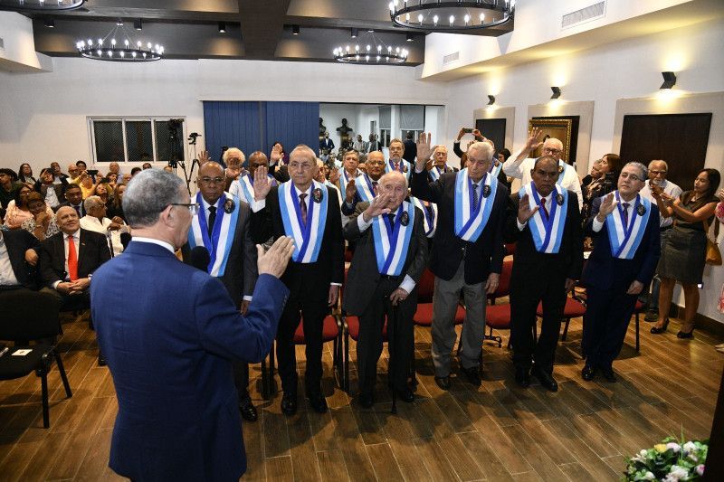 Juramentan 18 ciudadanos como miembros de honor del Instituto Duartiano