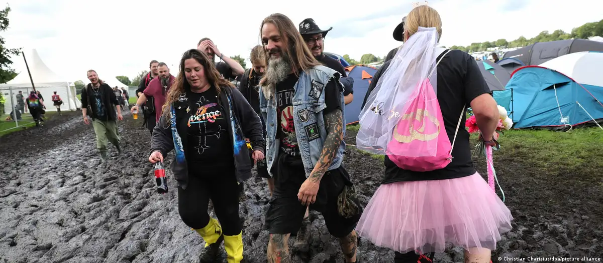 El Festival Wacken 2023 detiene accesos por lodazal y lluvia