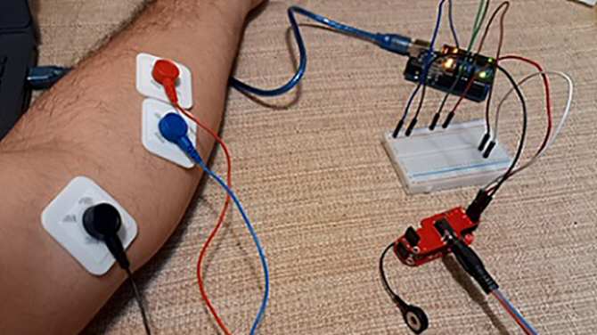 Manejo de dispositivos electrónicos a partir de señales musculares