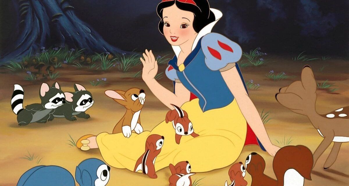 El hijo del director de la ‘Blancanieves’ original tilda de «woke» al nuevo remake de Disney
