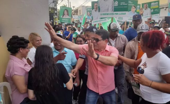 Precandidato Alcaldía advierte que aguas negras ponen en peligro salud de munícipes en SDO
