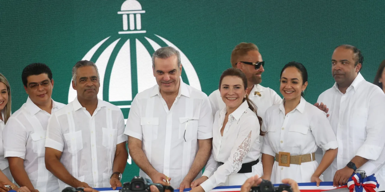 Presidente y alcaldesa inauguran Proyecto Ambiental Fernández