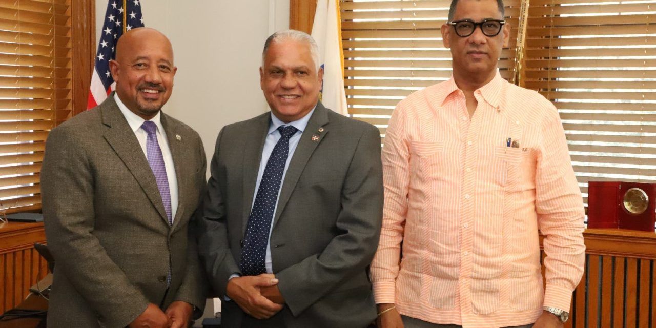 Alcalde de Lawrence: Enlace comunidad dominicana en el exterior y Presidencia RD, «orgullo nacional»