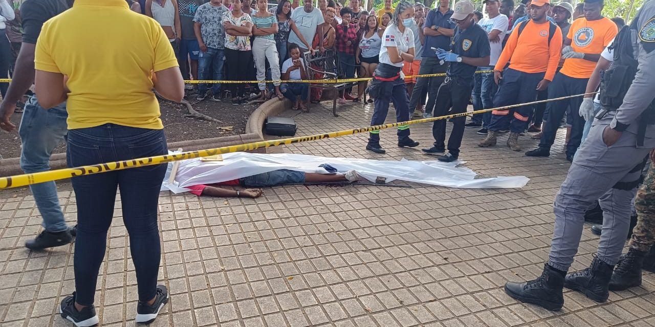 Asesinan un hombre en parque de San Juan de la Maguana