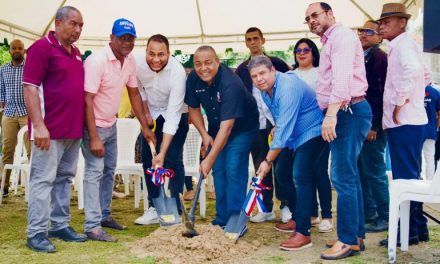 Alcalde José Andújar inicia construcción de cancha deportiva de Chuplun con inversión superior a los RD$ 4 millones