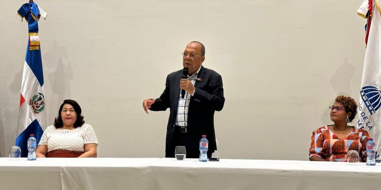 CONAVIHSIDA realiza foro para comunicadores de San Cristóbal