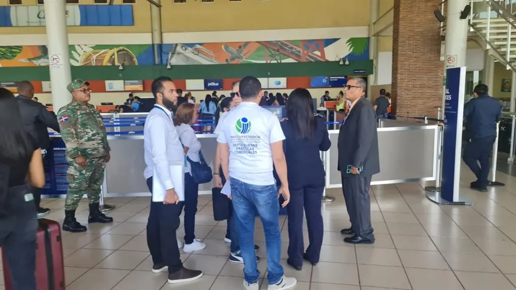 Pro Consumidor investiga en dos aeropuertos irregularidades de JetBlue