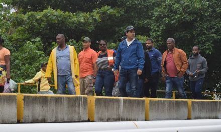 Wellington Arnaud recorre puntos críticos cañadas  Bella Vista y Ñagá, en Haina