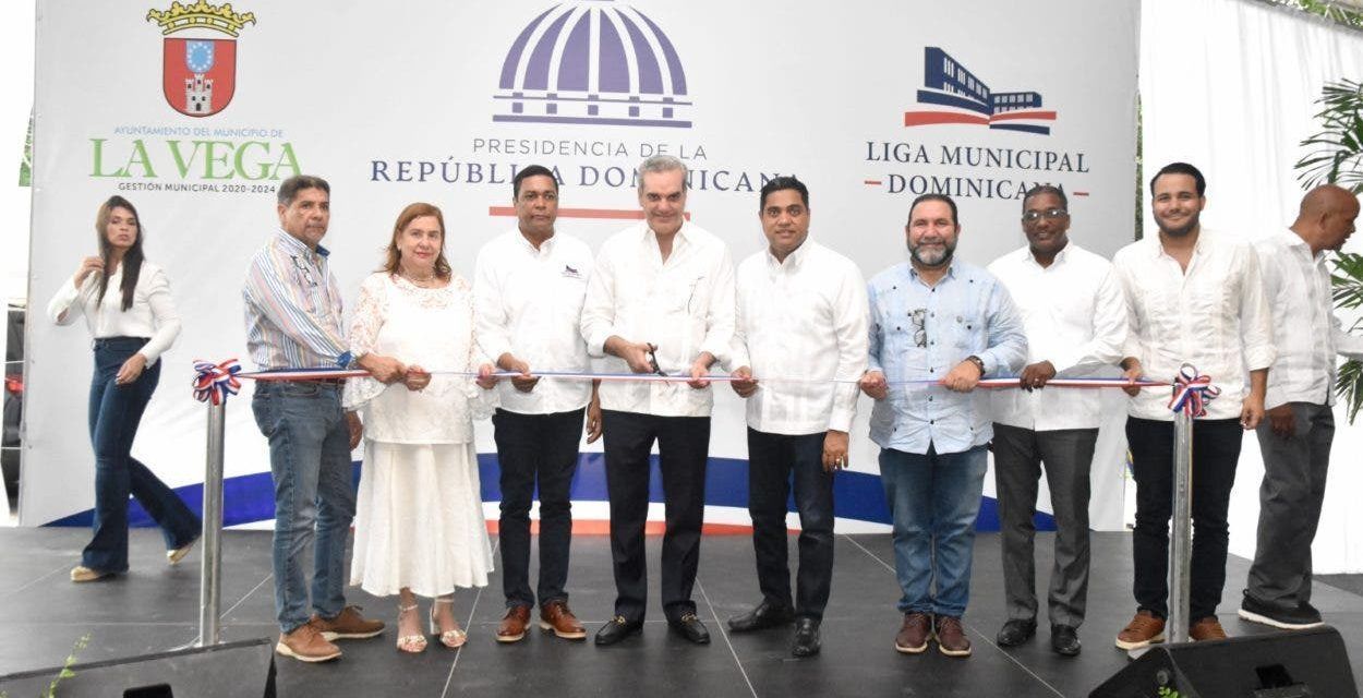 Abinader y Alcaldía Vegana inauguran obras por RD$150 millones