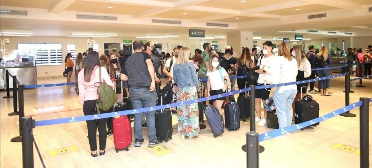 Dominicanos no tendrán que hacer filas de migración para ingresar a Estados Unidos