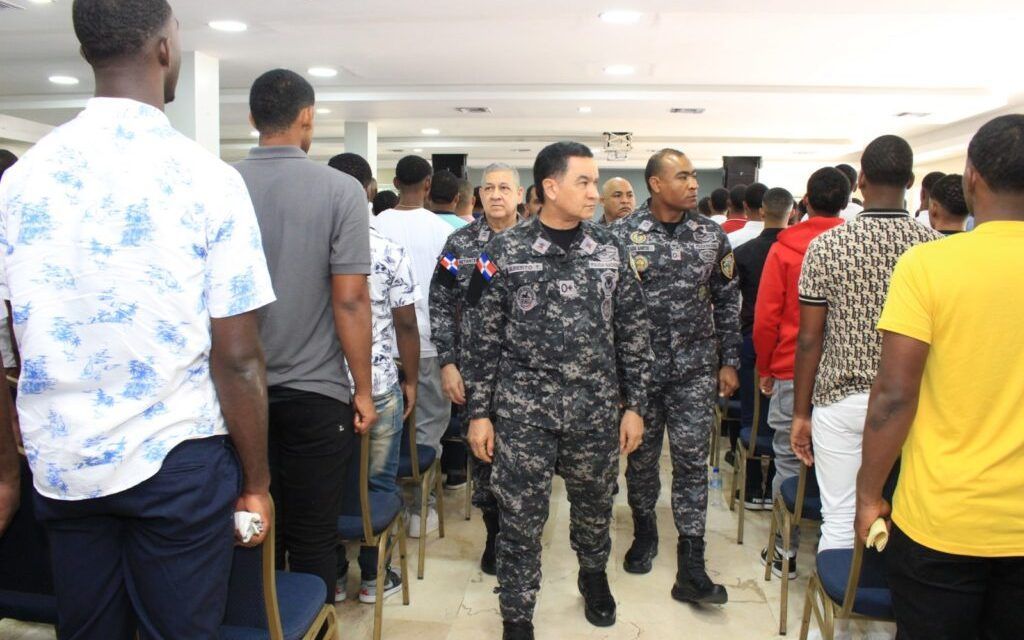 Director de la Policía Nacional supervisa proceso de evaluación para aspirantes a cadetes