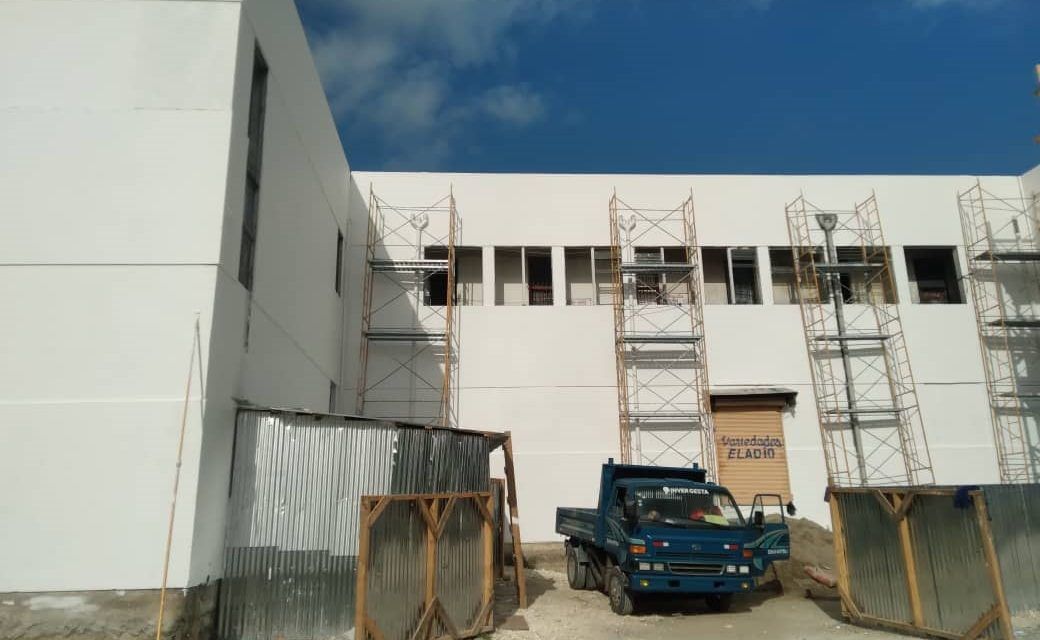 Inaugurado hace casi 70 años, remodelan estructura física Mercado Modelo San Cristóbal, trabajos los realiza Ayuntamiento