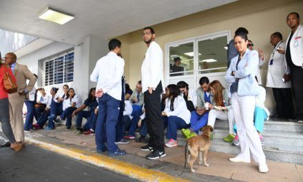 Médicos no atenderán hoy a pacientes de las ARS privadas en los hospitales