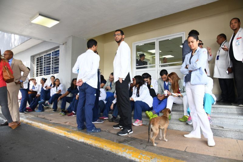Médicos no atenderán hoy a pacientes de las ARS privadas en los hospitales