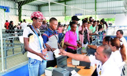 97% de los extranjeros regularizados no cumplió con requisitos