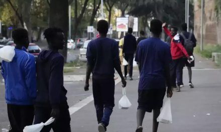 Más de 100 barcos llegan a la isla de Lampedusa
