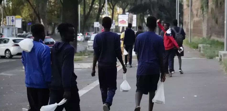 Más de 100 barcos llegan a la isla de Lampedusa