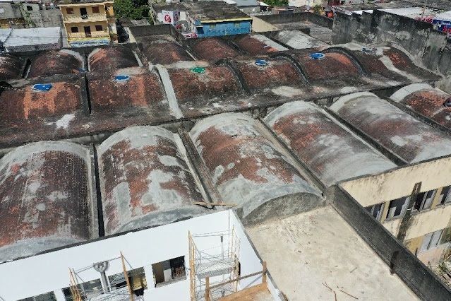 Casi lista la impermeabilización en mil 200 metros cuadrados techo del Mercado Modelo de San Cristóbal