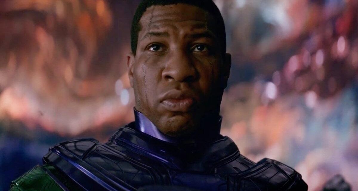 Jonathan Majors detiene una pelea entre dos adolescentes de instituto: ¿héroe o lavado de imagen?