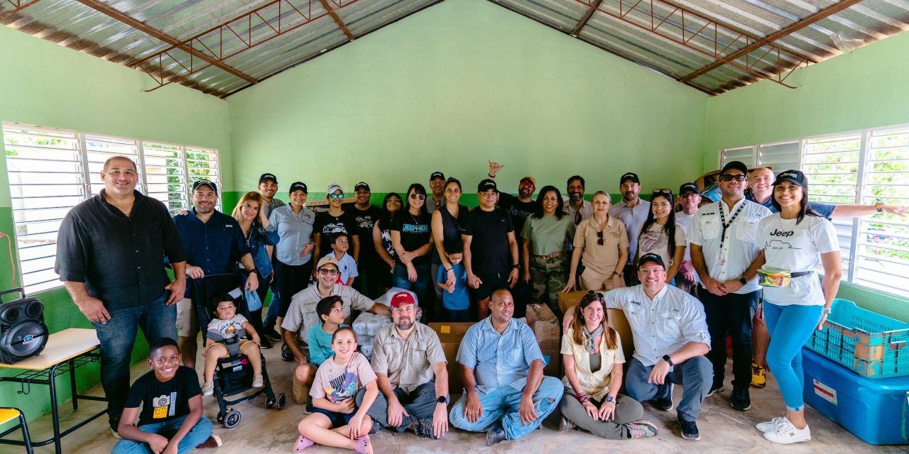 Jeep Club entrega útiles escolares a estudiantes de la Escuela Pantoita