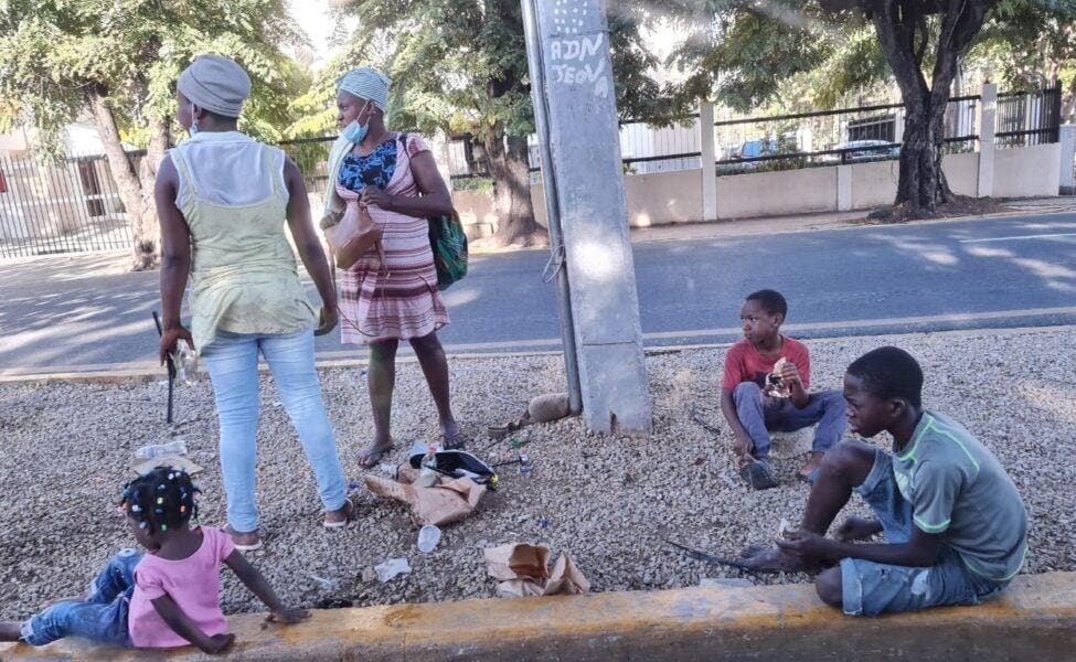 Ciudades RD siguen copadas de haitianos a pesar de las repatriaciones de Migración