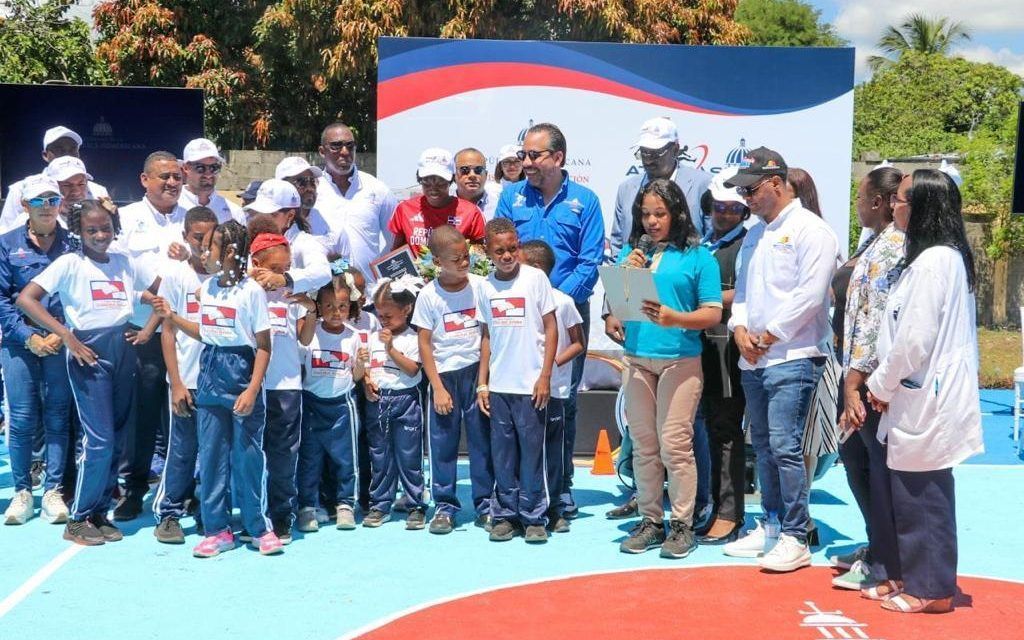 INEFI reconoce a Marileidy Paulino en la escuela donde estudió en Nizao