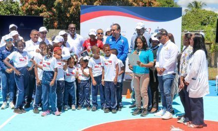 INEFI reconoce a Marileidy Paulino en la escuela donde estudió en Nizao