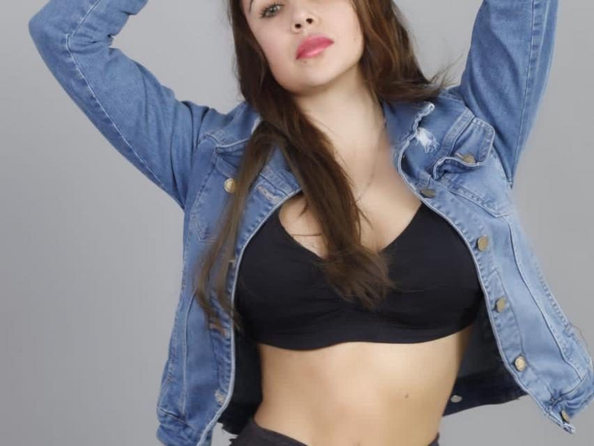 La modelo María Jessica Martínez, más conocida como María Martínez, volvió a encender las redes con videos sexys