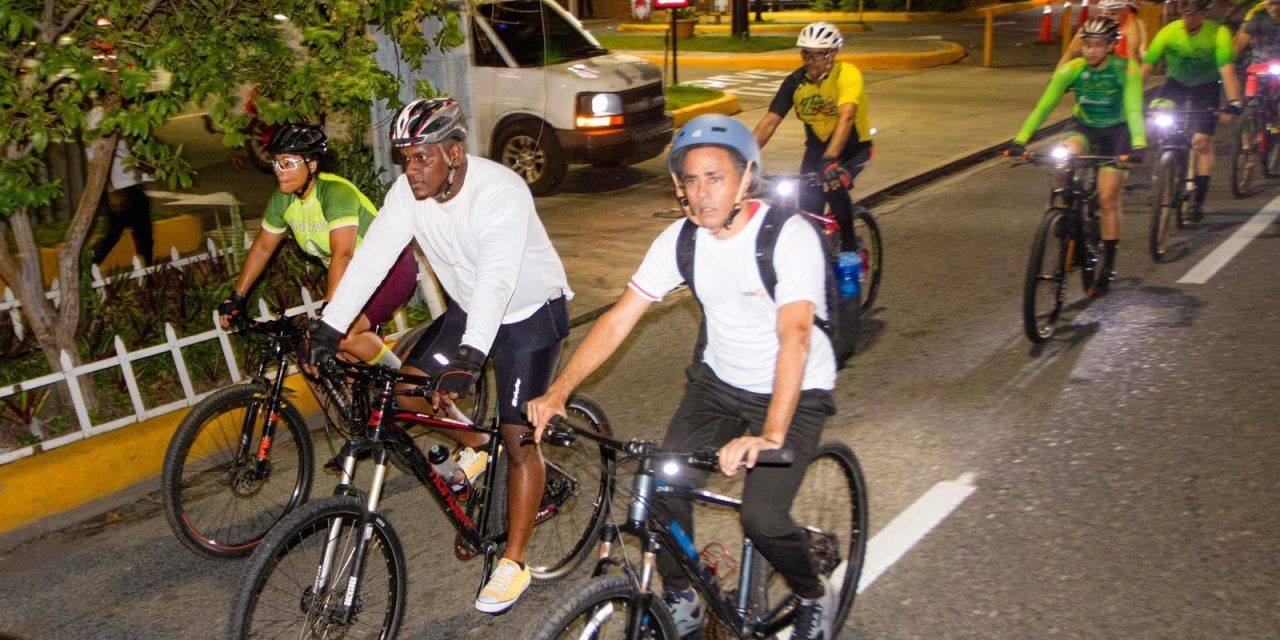 Edesur emplea ciclistas para llamar al ahorro de energía con motivo al mes de la movilidad sostenible
