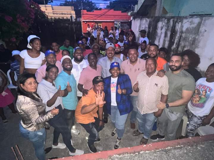 Alcalde José Montas se reúne con comunitarios del sector Los Nova en San Cristóbal