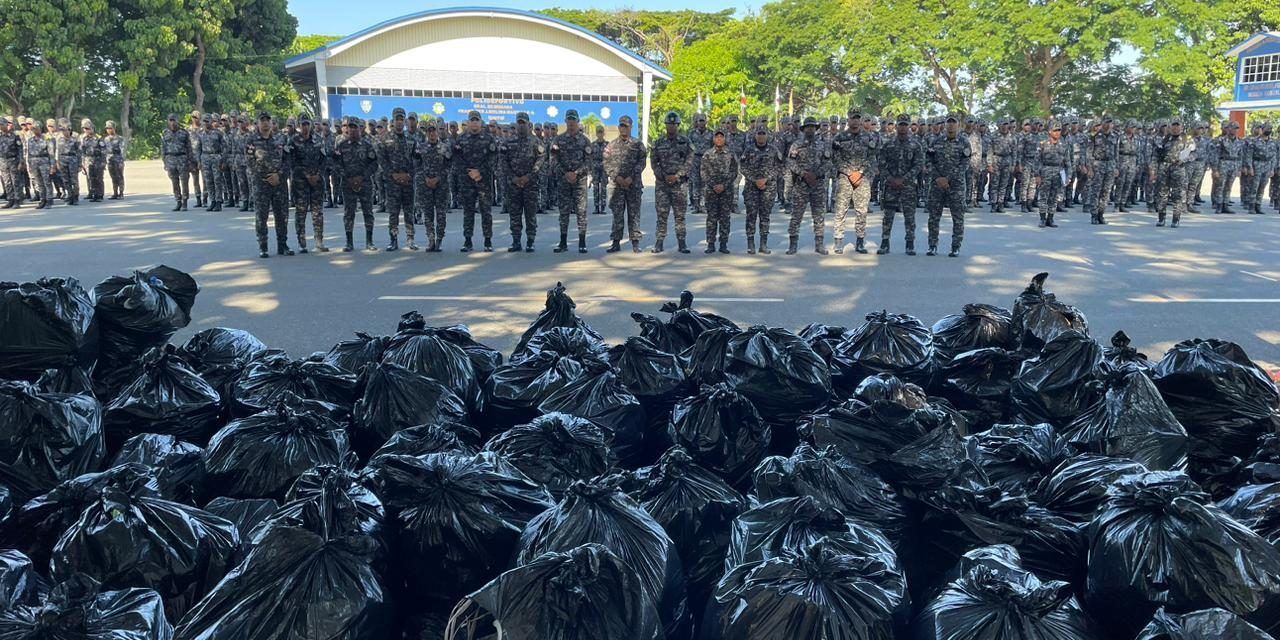 La Escuela para Cadetes Mayor General (r) José Félix Rafael Hermida González se une al Día Nacional de la Limpieza en Hatillo, S.C.