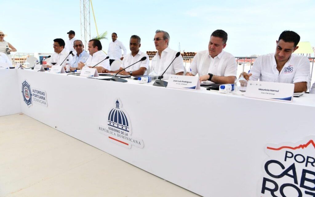 Abinader preside mesa de trabajo en Cabo Rojo: definen obras turísticas