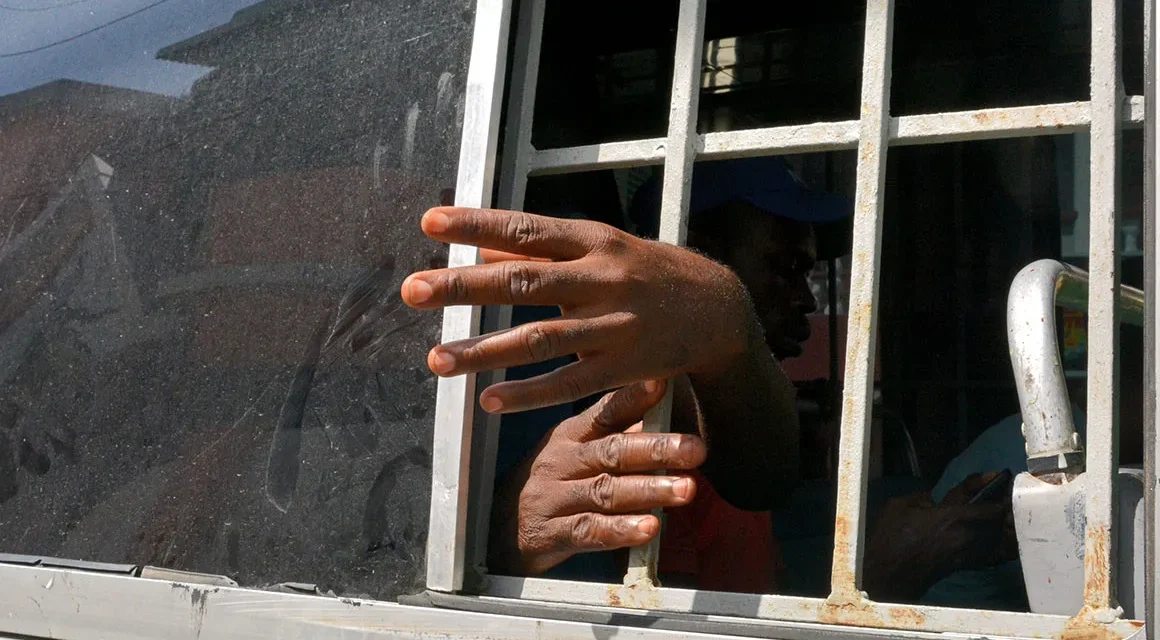 Policía y Ejército detienen migrantes indocumentados en zona fronteriza