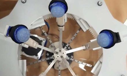 Robot que palpa los senos para detectar cáncer de mama