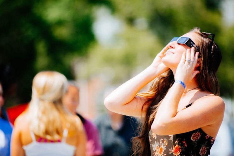 Cómo ver el eclipse solar de este 14 de octubre sin dañar tu vista