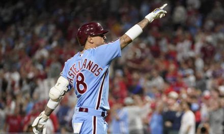 Con dos H4 de Castellanos, Filis eliminan a los Bravos