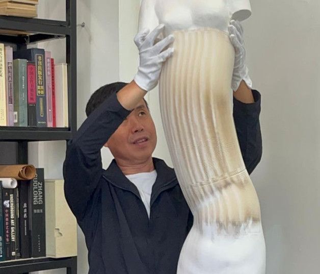 Esculturas de papel, un arte con decenas de historias plegadas por el artista chino Li Hongbon