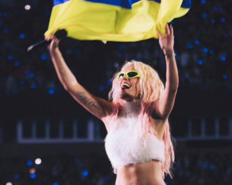 Karol G vende un estadio completo en México y sus fans quieren que abran más fechas