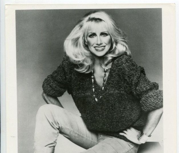 ¿Quién fue Suzanne Somers, la actriz que murió ayer y cumpliría 77 años de vida hoy?
