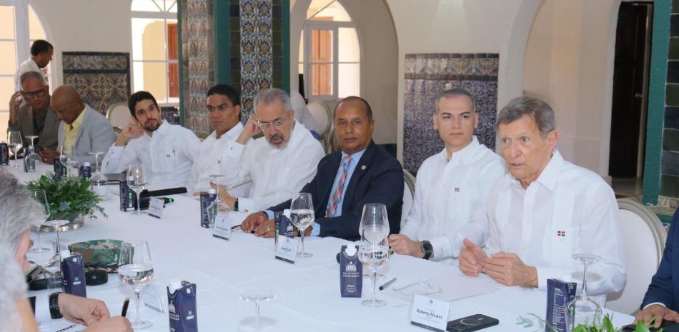 Técnicos de la OEA llegaron a indagar canal haitiano en el río Masacre