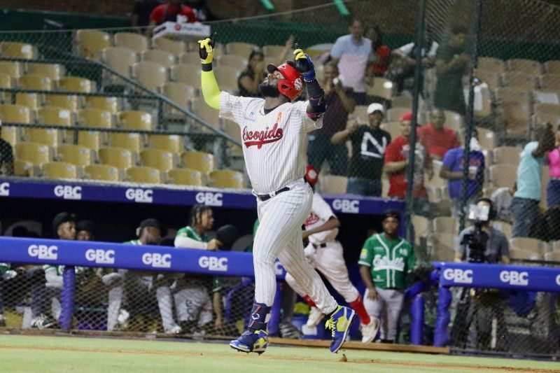 Leones vencen a Estrellas con jonrón de Franmil Reyes y siguen invictos