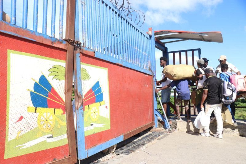 Debido al hambre pasan alimentos a Haití desde Dajabón