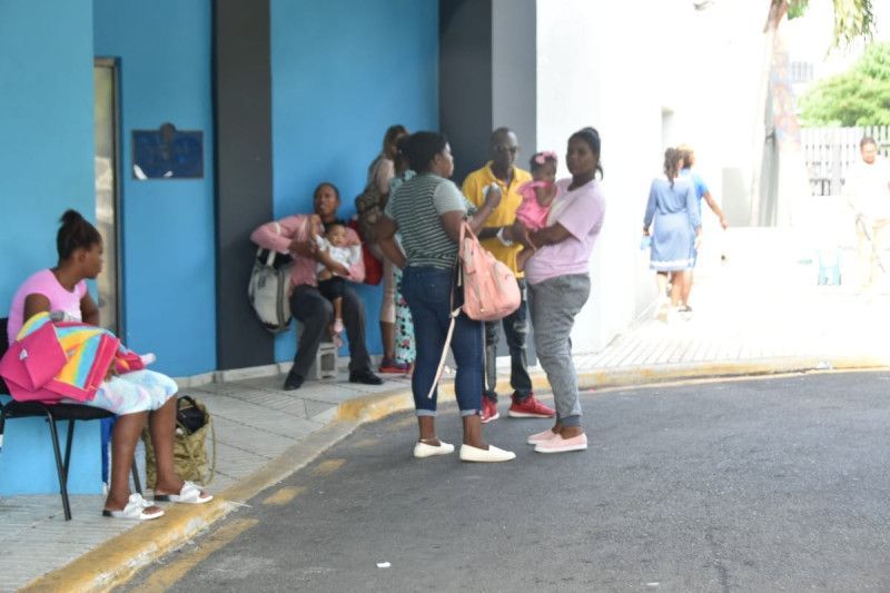Pacientes con sospecha de dengue siguen saturando centros de salud
