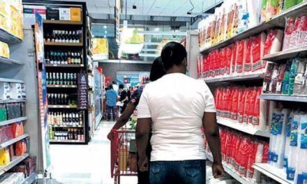Trabajadores llegan “gateando” a fin de mes porque el salario no da