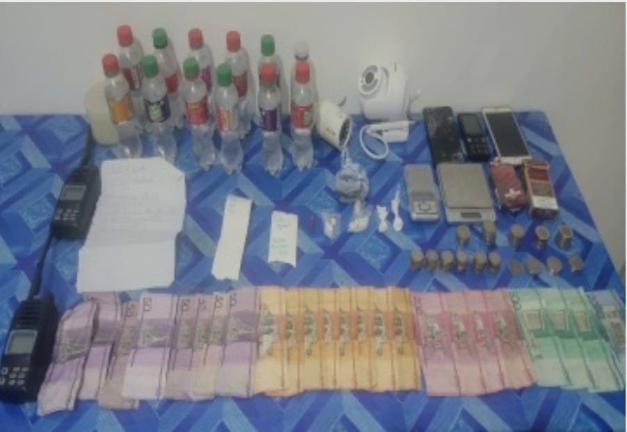 Policía apresa hombre con 63 envoltorios de narcóticos en Villa Hermosa, La Romana
