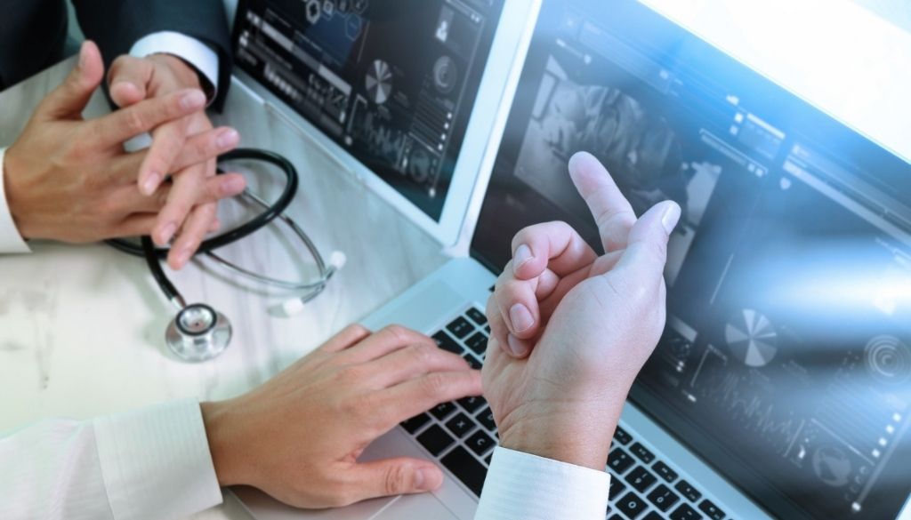 Informe revela impacto del envejecimiento global y la importancia de la comunicación y la tecnología
