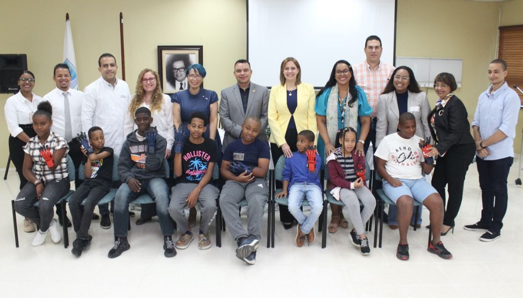 DiarioSalud entrega prótesis del premio Personalidades Influyentes