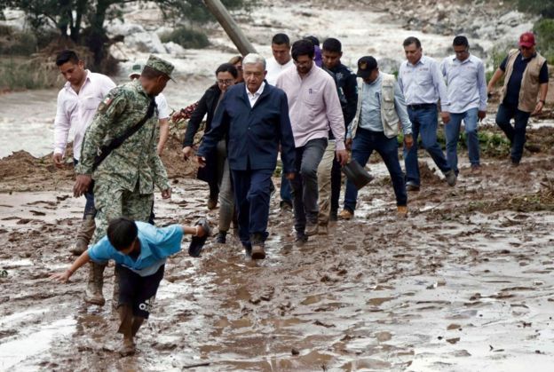 El huracán Otis deja al menos 27 muertos, Fue muy desastroso lo que padeció Acapulco dice Andrés Manuel López Obrador